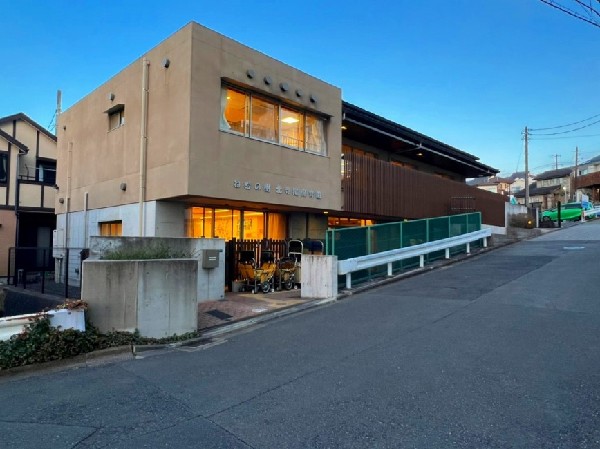 周辺環境:ねむの樹保育園(遊びを通して丈夫な体や思いやりの心を育て、ひとりひとりの個性を伸ばす定員40～45名の小さな保育園。)