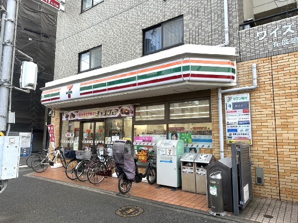 周辺環境:セブンイレブン横浜鶴見仲通店(近くて便利、期待以上の品質を提供するコンビニ。セブンイレブンの商品を最短30分で届ける7NOW取扱店)