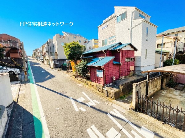 外観:公園、コンビニ、スーパー、保育施設、小学校が徒歩10分以内にある子育て環境良好なエリアです。