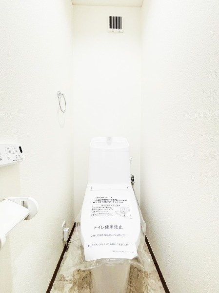 トイレは1階と2階に2カ所あります。朝の忙しい時間も慌てることなく使用できるので助かりますね。