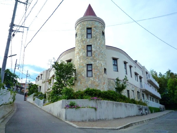 周辺環境:みほ幼稚園(国語教育・数遊び・音楽・体育・ミュージカルなど、様々な教育が豊富にあり、お子様の可能性を伸ばせます！)