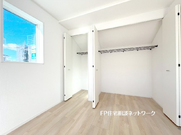 全室にクローゼットを完備しています。収納スペースを上手に使ってすっきりと快適な生活を送れます。