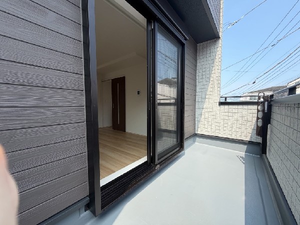 南向きのバルコニーで、お洗濯もあっという間に乾きそう。家事もスムーズにこなせますね。