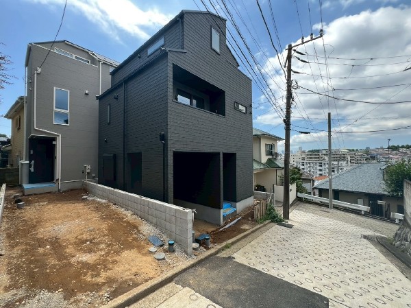 外観:JR横浜線「大口」駅まで15分、東急東横線「妙蓮寺」駅まで20分と周辺には便利な環境が揃っています。