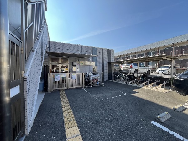 周辺環境:ブライト保育園(木の温もりを感じる園舎の保育園。かかわる人すべてのHAPPYを追求。子供達の「生きる力」の基盤を作る。)