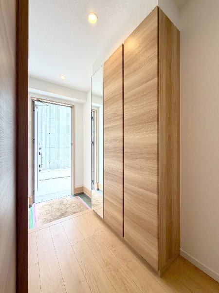 散らかりがちな玄関をスッキリと保てる玄関収納は、家の中に入る時最初に目に付く場所だからこだわりたい。