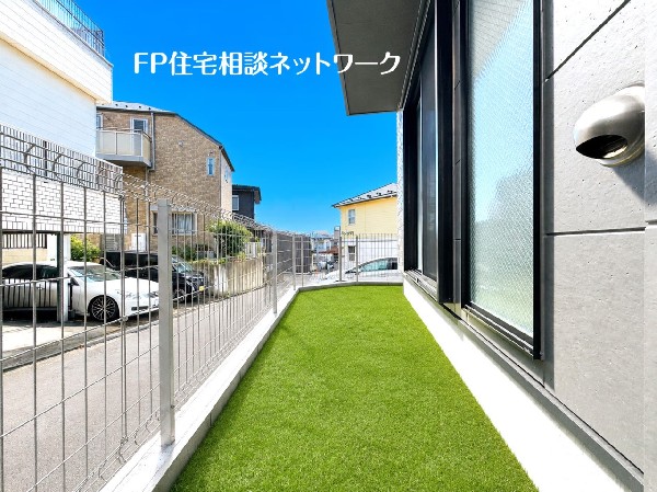 外遊びやガーデニングがより楽しくなるお庭付き。※芝生はAI生成のCGで、現地にはなく販売価格にも含まれません。