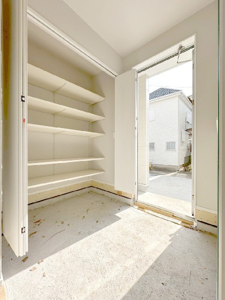 大容量のシューズインクロークが嬉しい住まい。靴以外にもベビーカーやお子様の外遊びグッズなども収納。