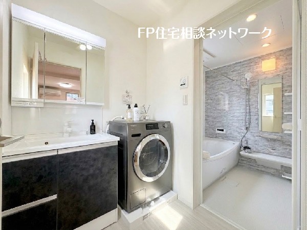 本画像はAIがCGで洗濯機作成しており、実際の現地に洗濯機は設置されておりません。