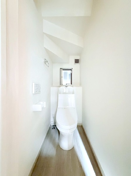 トイレは1階と3階に2カ所あります。朝の忙しい時間も慌てることなく使用できるので助かりますね。