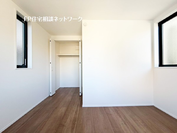 全室にクローゼットを完備しています。収納スペースを上手に使ってすっきりと快適な生活を送れそうですね。