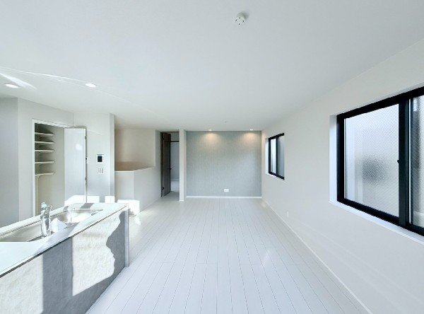 17帖の広々ＬＤＫ。導線もしっかりと取れているので、ソファーなどの家具もしっかりと配置できます。