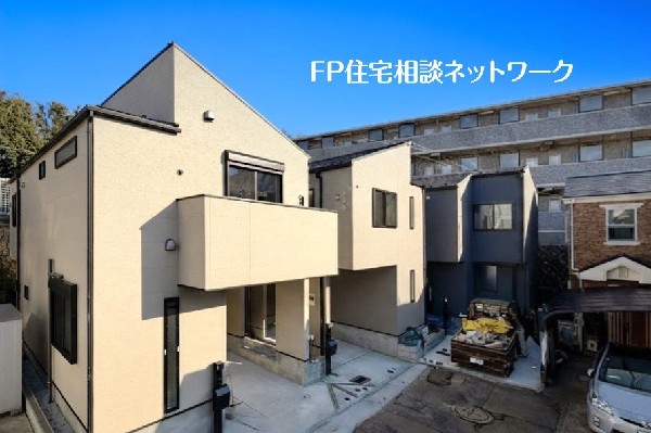 外観:「三ツ沢下町」駅まで徒歩8分！徒歩10分圏内に生活利便施設が揃い、子育てファミリーに快適な住環境です