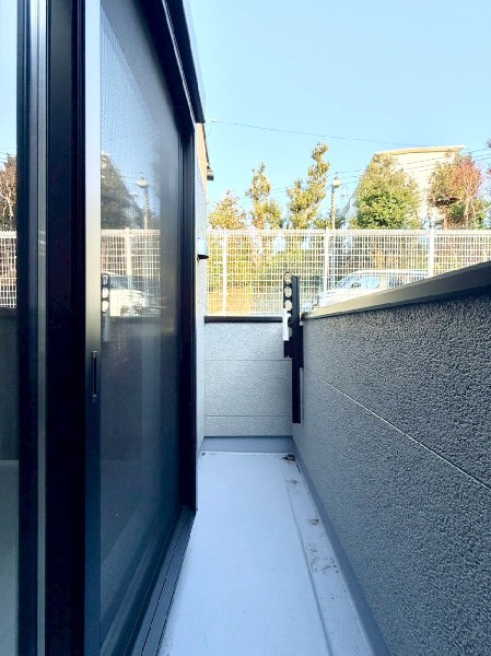 外観:リビングに面しているバルコニー。明るい日差しと爽やかな風を室内にたくさん取り込むことが出来ます。