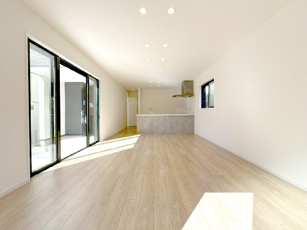 17.5帖の広々ＬＤＫ。導線もしっかりと取れているので、ソファーなどの家具もしっかりと配置できます。