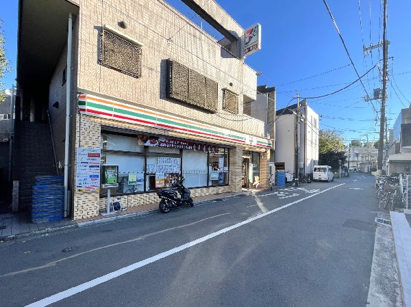 周辺環境:セブンイレブン横浜白幡南店(近くて便利、期待以上の品質を提供するコンビニ。セブンイレブンの商品を最短30分で届ける7NOW取扱店)