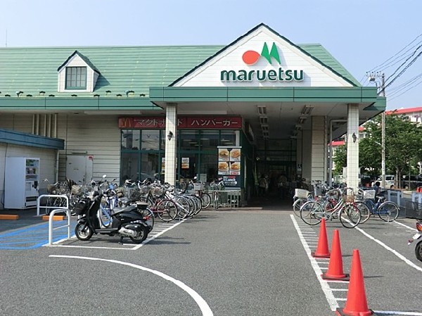 周辺環境:マルエツ朝日町店(マルエツ朝日町店(新鮮で豊富な食材や、充実した美味しいお惣菜の提供をはじめ、お客さまの「笑顔のある食卓」をお届けします  ))