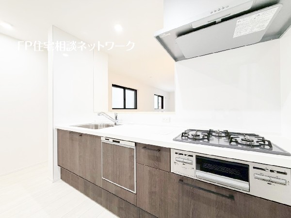 対面式のカウンターキッチンは出来上がったお料理をお子様が運ぶなど、お手伝いの機会も増えそうですね。