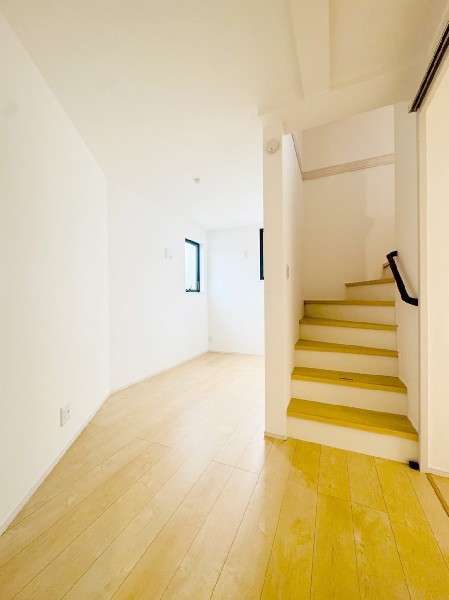 3階の4.8帖洋室から利用できる小屋裏収納。固定階段で上り下りできるので、荷物の出し入れも快適です。