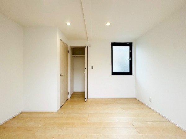 全居室に収納を完備しています。お部屋を広く活用できるので、ベッドや机の配置もイメージしやすいですね。