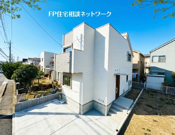 外観:緑に恵まれたエリアで、毎日のお散歩も気持ちよさそうです。自然に包まれた穏やかな暮らしができそうです。