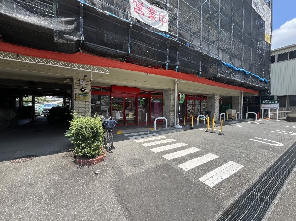 周辺環境:まいばすけっと東本郷店(さっと立ち寄れるコンビニサイズのスーパー。少量の野菜や肉なども揃い、買い忘れを調達したいときに便利。)