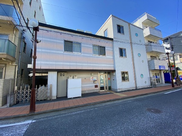 周辺環境:アイン松本町保育園(モンテッソーリ教育、自由保育、共育をコンセプトにした保育園。自由遊びの他、英語、体操、書道なども行う。)