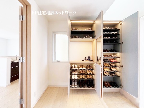 本画像はAIがCGで小物作成しています。現地に小物は設置されておらず販売価格に含まれておりません。  