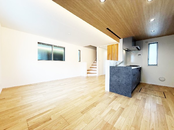 オープンでのびやかな空間を生み出す、広がりとゆとり。家族と過ごす時間を大切にしたい方にぴったりです。