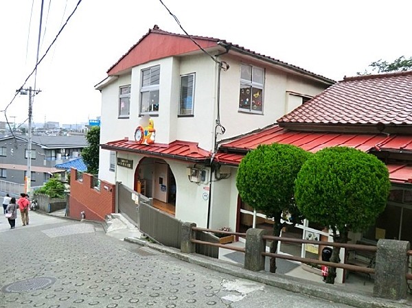 周辺環境:鶴見双葉幼稚園(集団生活の基本を遊びを通して経験し愛情深く育てる幼稚園。ピアノ、英語、体操などの課外の習い事も充実。)