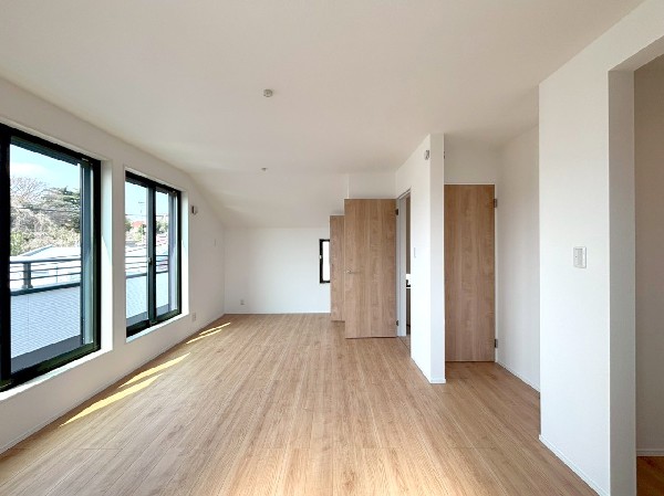 将来間仕切り壁を設けることで間取り変更が可能な居室。お子様の成長やご家族人数に合わせて検討できます。