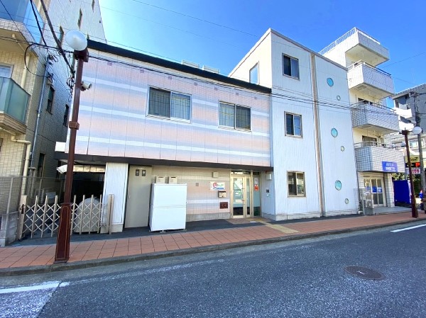 周辺環境:アイン松本町保育園(モンテッソーリ教育、自由保育、共育をコンセプトにした園。自由遊びの他、英語、体操、書道なども行います)