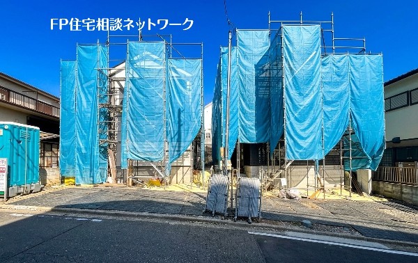 外観:並列3台駐車可能なカースペース（車種によります）。多用途にご利用いただけるスペースです。