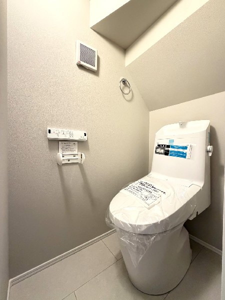 トイレは1階と3階に2カ所あります。朝の忙しい時間も慌てることなく使用できるので助かりますね。