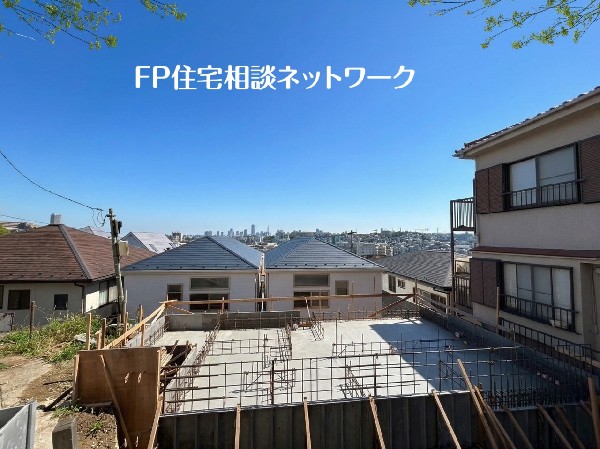 外観:「大口」駅徒歩15分、「妙蓮寺」駅も徒歩圏内。「鶴見」駅へのバス便もあり、都内へのアクセス良好です。