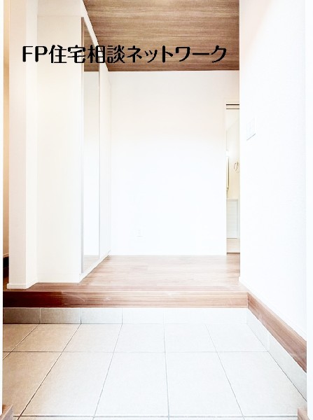 シューズインクローク付きで家族の履物が多くても安心。スッキリ収納し、いつでもきれいな玄関を保てます。