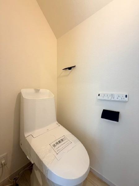 トイレは1階と2階の2カ所あります。朝の忙しい時間も慌てることなく使用できるので助かりますね。