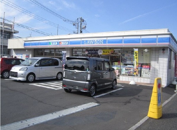 周辺環境:ローソン緑三保町店(お惣菜やスイーツが人気のコンビニ。店内厨房で炊いたご飯や出来立て揚げ物を提供するまちかど厨房取扱店。)