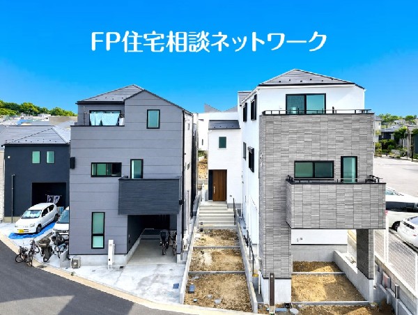 外観:鶴見川がすぐ近くに流れており毎日のお散歩も気持ち良さそうです。周辺は買物施設も充実し便利です。