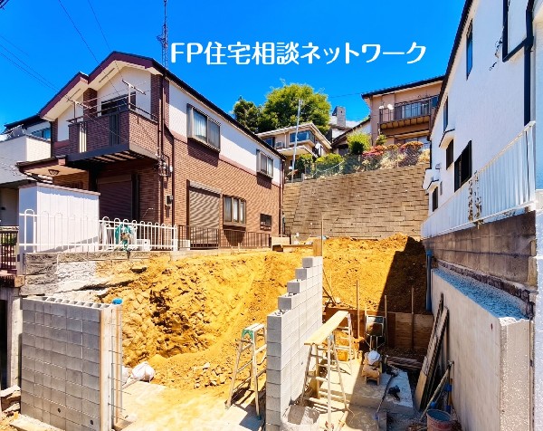 外観:落ち着きある住宅街、一種低層住居専用地域内に位置しています。日当りを大きく遮られることもありません。