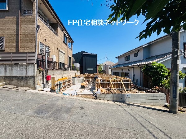 外観:落ち着きある住宅街、一種低層住居専用地域内に位置しています。日当りを大きく遮られることもありません。