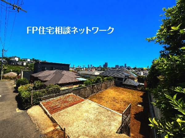 外観:高台に位置し眺望良好。窓を開ければ広がる風景。空を広く感じられます。大雨による冠水の心配もありません。