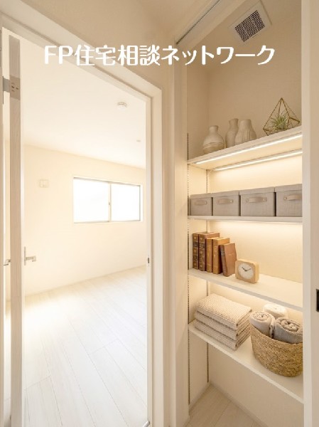 本画像はAIによるCGイメージです。小物は設置されておらず、販売価格に小物等は含まれておりません。