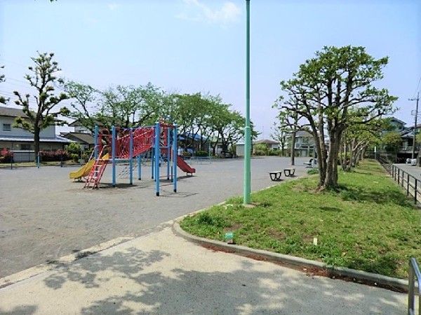 周辺環境:北八朔第二公園(青空の下で駆け回ったり、遊具で遊んだり、思い思いの遊びができます。春には綺麗な桜が咲きます)