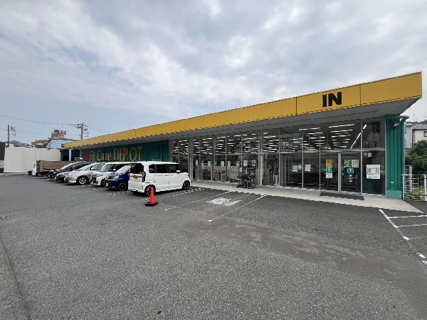 周辺環境:Fit Care DEPOT 西菅田店(生活全般をフォローしたドラッグストア。食料品、ベビー用品、ペット関連も取扱う。9時から23時まで営業)