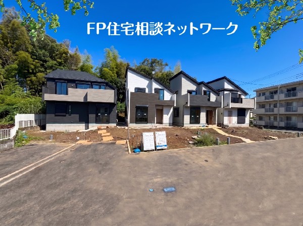 外観:緑に恵まれたエリアで、毎日のお散歩も気持ちよさそう。自然に包まれた穏やかな暮らしができそうです。