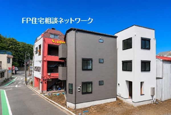 外観:横浜駅を生活圏に収めながら、落ち着いた住環境も手に入る西区中央2丁目エリア。戸部駅は徒歩7分の立地。