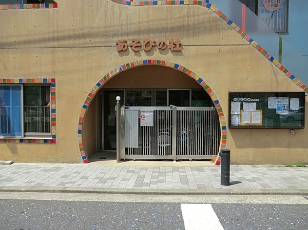 周辺環境:あそびの杜保育園(「あそび」を中心に子どもの生活リズムと発達を大切に保育します。クリスマス会やお餅つきなど行事も充実。)