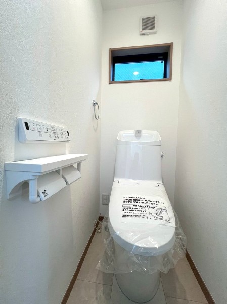 トイレは1階と3階に2カ所あります。朝の忙しい時間も慌てることなく使用できるので助かりますね。