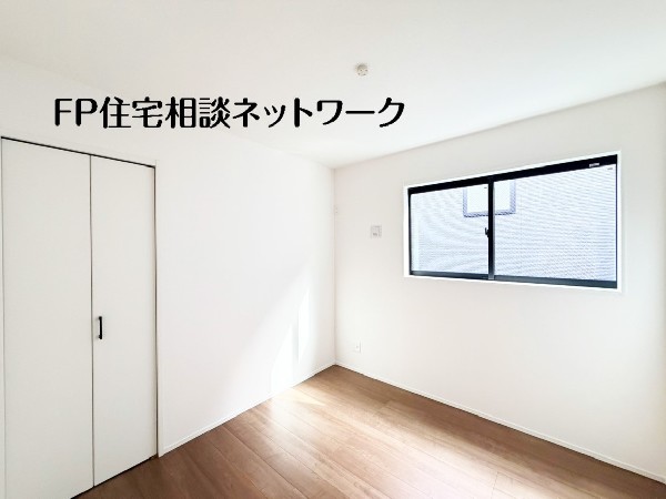 全居室に収納クローゼットを完備。普段使いのお洋服や小物はもちろん、季節物なども整理整頓出来ます。